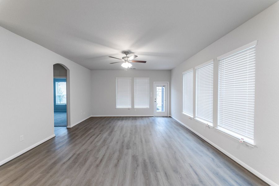 Spacious, unfurnished interior of a new home in Homestead, Schertz (Image 10).