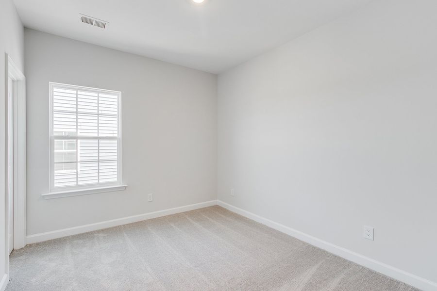 Spacious, unfurnished interior of a new home in Hendrix Farms, Lexington (Image 35).