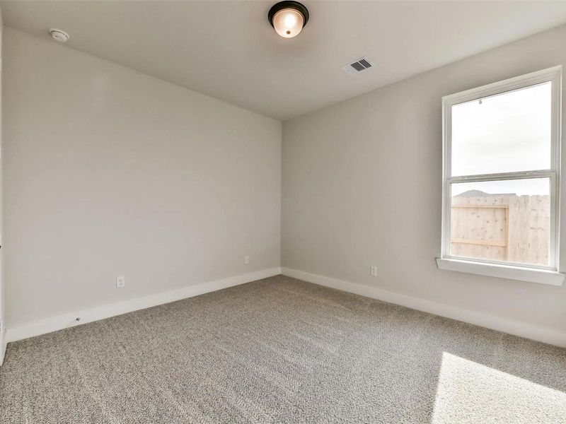 Spacious, unfurnished interior of a new home in Lago Mar, Texas City (Image 35).