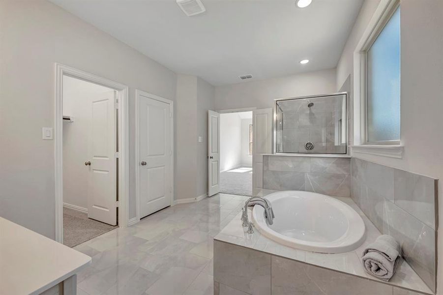 Furnished interior view inside a new home in Sagebrook, Argyle (Image 16).