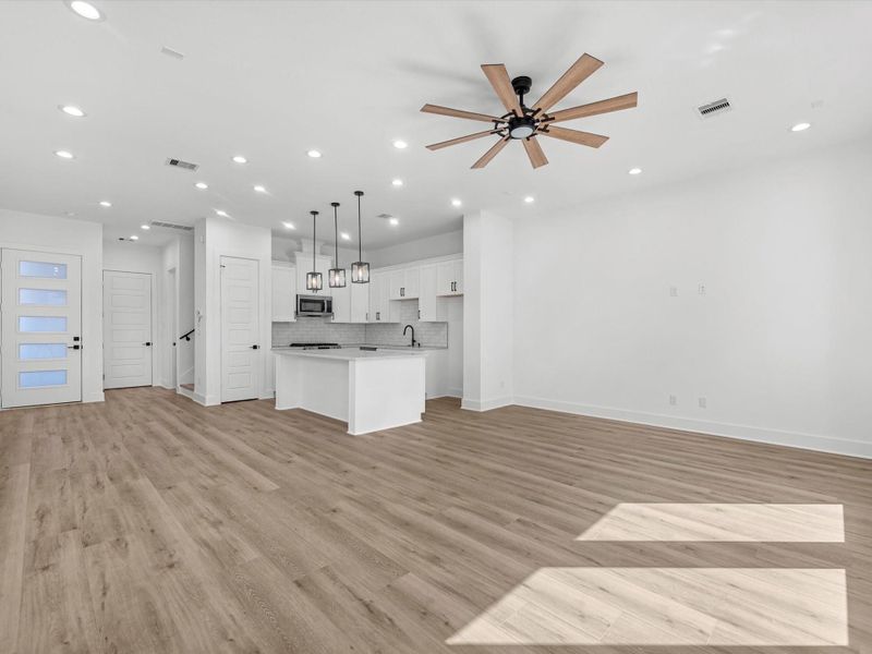 Spacious, unfurnished interior of a new home in , Houston (Image 28).