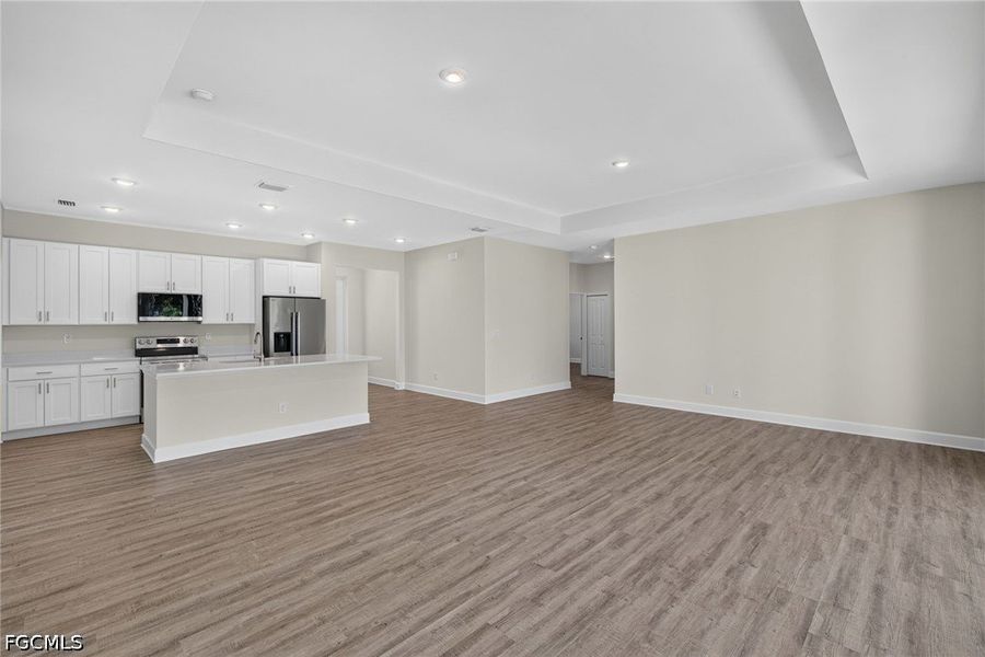 Spacious, unfurnished interior of a new home in Cape Coral, Cape Coral (Image 14).