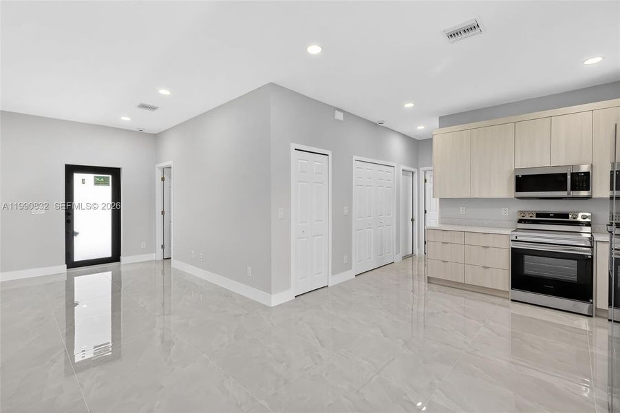 Spacious, unfurnished interior of a new home in , Lehigh Acres (Image 50).