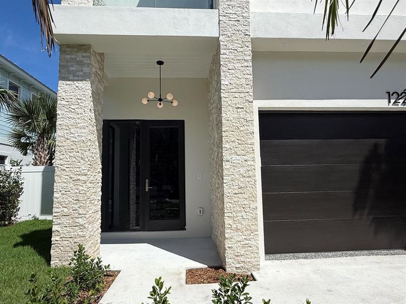 Exterior details and patio area of a home in , Lake Worth (Image 4).