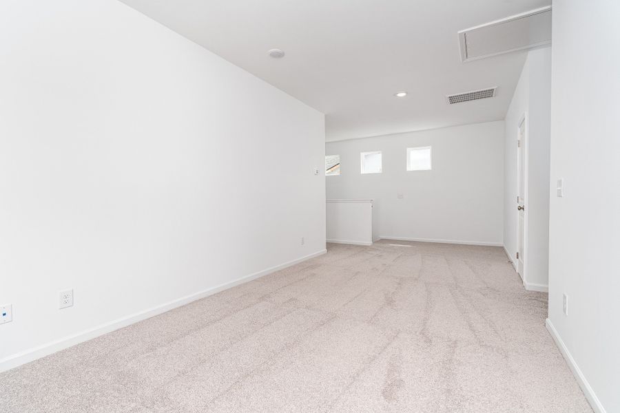 Spacious, unfurnished interior of a new home in Ridgewood, Shelbyville (Image 35).