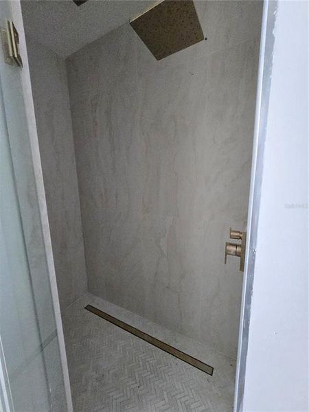 Spacious, unfurnished interior of a new home in , Placida (Image 9).