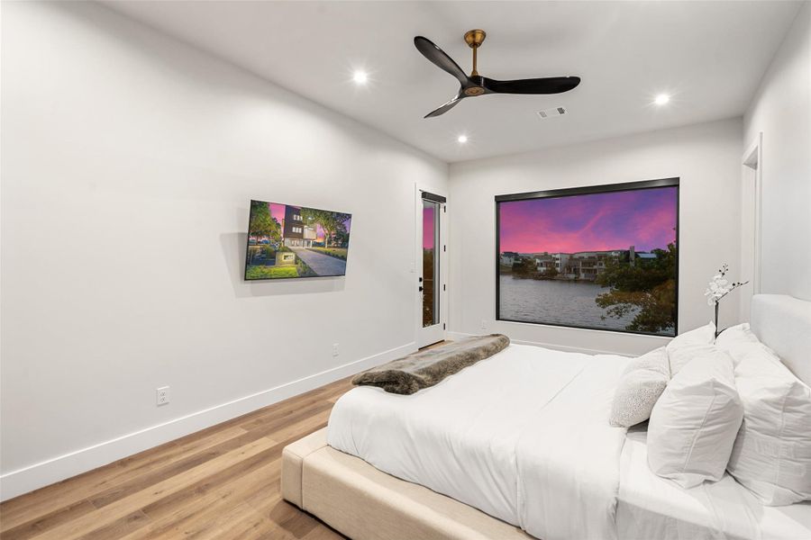 1 of 2 primary suites.