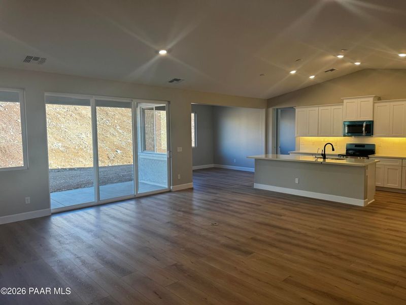 Spacious, unfurnished interior of a new home in Morningstar, Prescott Valley (Image 13).