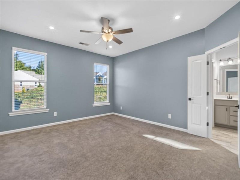 Spacious, unfurnished interior of a new home in Laurel Farms, Dallas (Image 36).