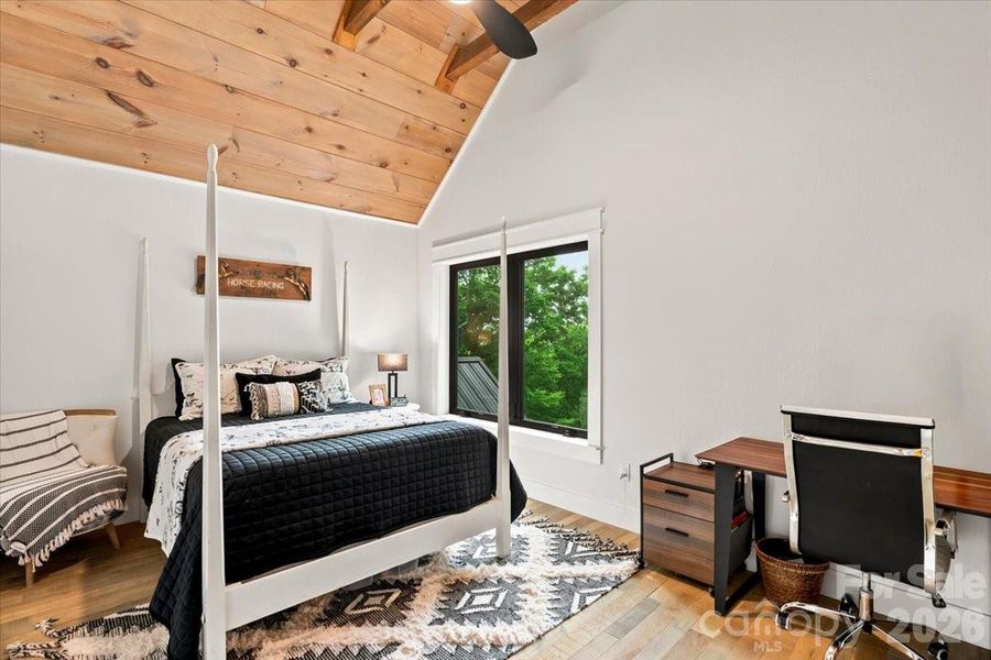 Upstairs Seconday bedroom with ensuite bathroom