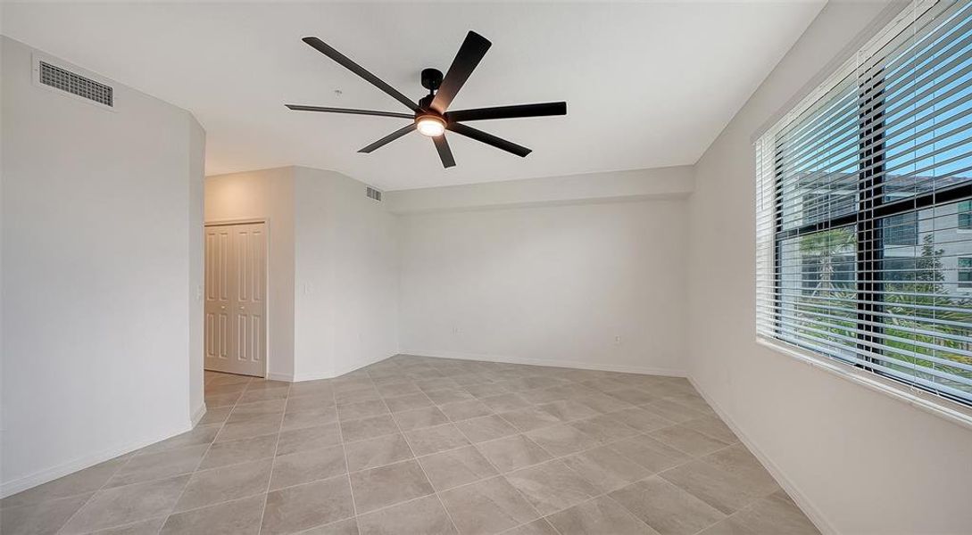 Spacious, unfurnished interior of a new home in Legends Cove, Bradenton (Image 22).