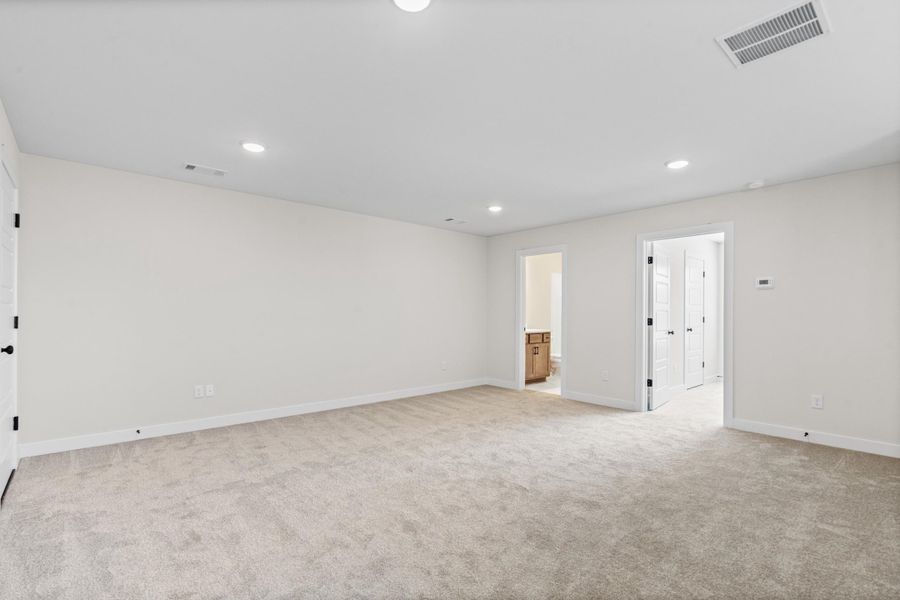 Spacious, unfurnished interior of a new home in Lockwood, Collierville (Image 24).