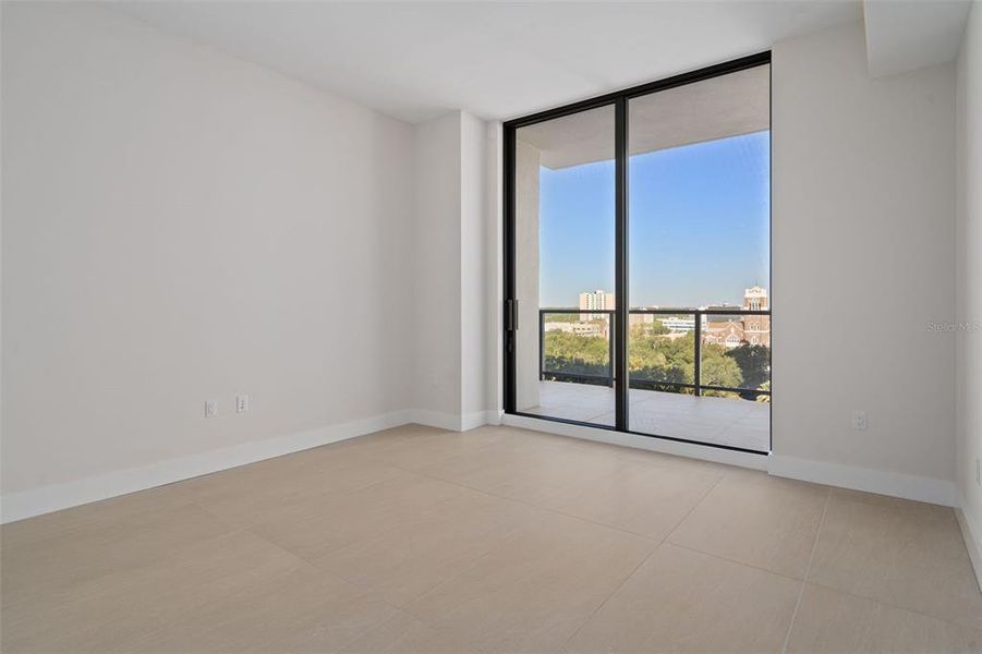 Spacious, unfurnished interior of a new home in , St. Petersburg (Image 19).