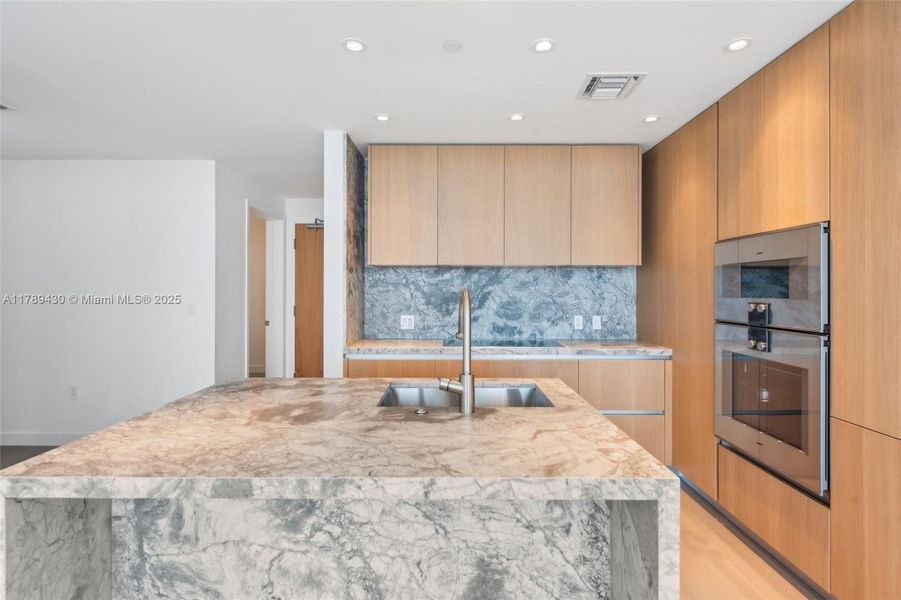 Spacious, unfurnished interior of a new home in Five Park, Miami Beach (Image 20).