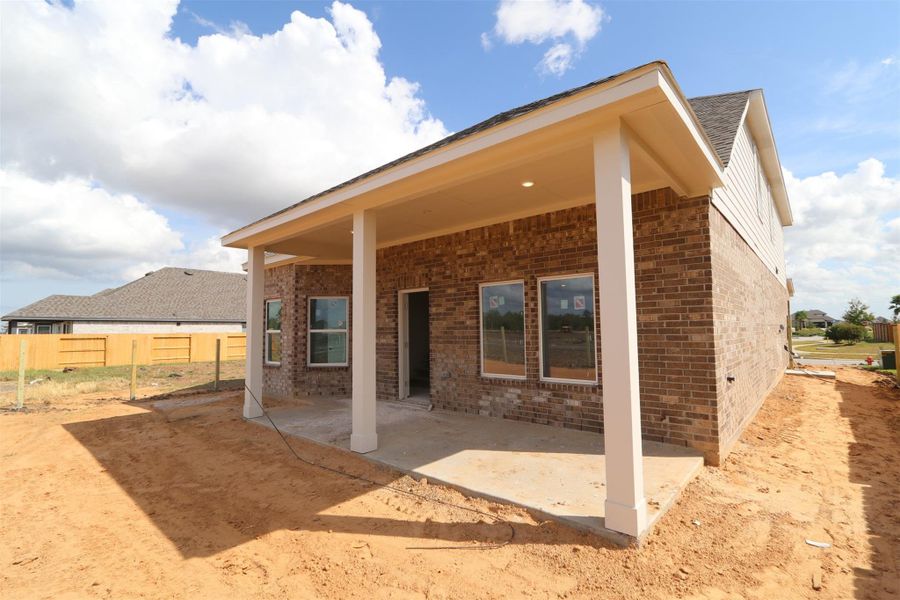 Exterior details and patio area of a home in Lago Mar, Santa Fe (Image 20). Exterior details and patio area of a home in Lago Mar, Santa Fe (Image 20).