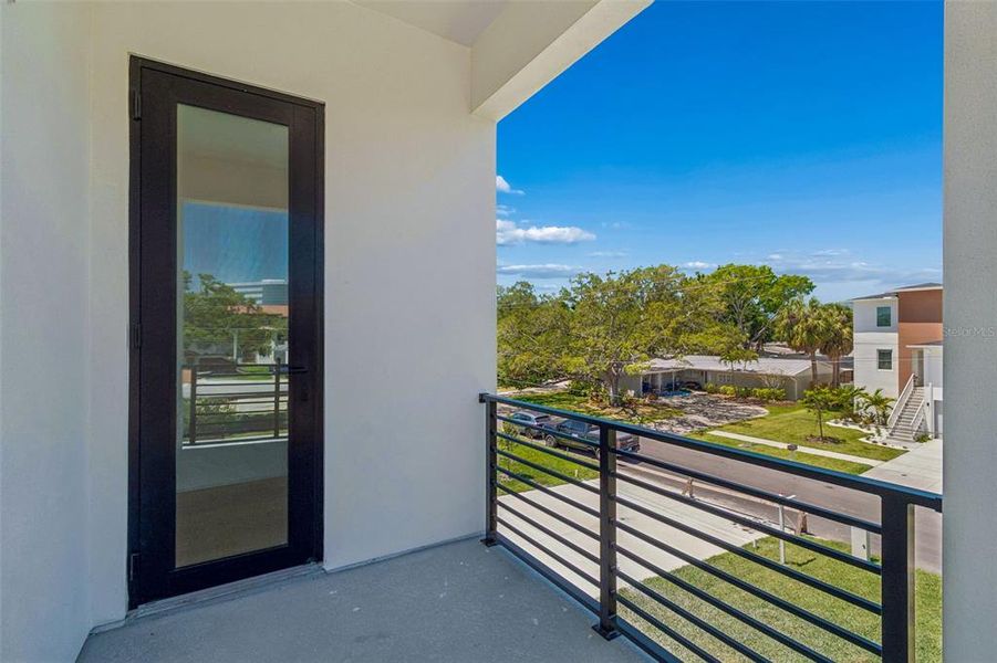 Exterior details and patio area of a home in , Tampa (Image 33).