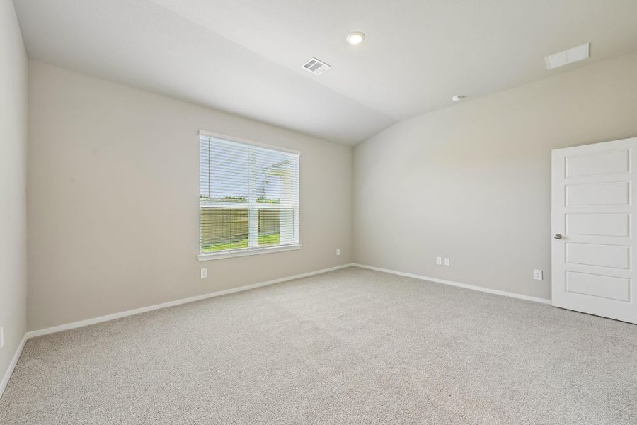 Spacious, unfurnished interior of a new home in Heights of Barbers Hill, Baytown (Image 23).