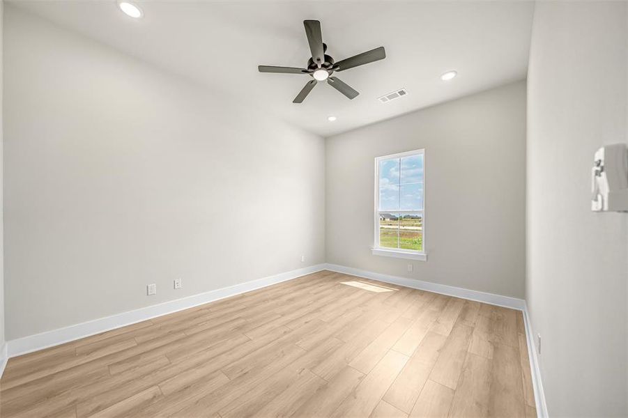 Spacious, unfurnished interior of a new home in Rocky Top, Krum (Image 21).