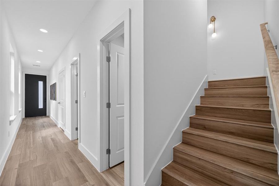 Spacious, unfurnished interior of a new home in , Dallas (Image 34).