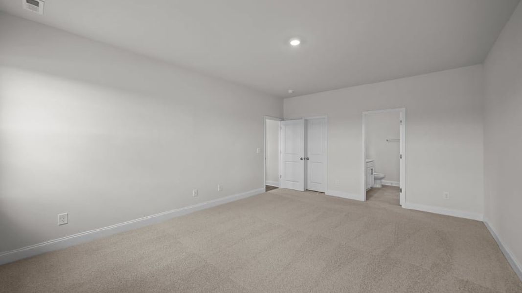 Spacious, unfurnished interior of a new home in Cambridge Park, Mebane (Image 16).