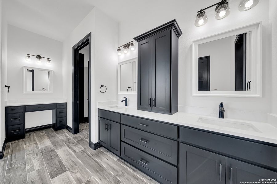 Furnished interior view inside a new home in , La Vernia (Image 19).