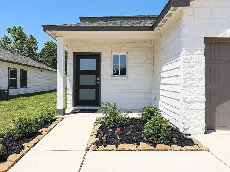 Exterior details and patio area of a home in Caney Creek Place, Conroe (Image 3).