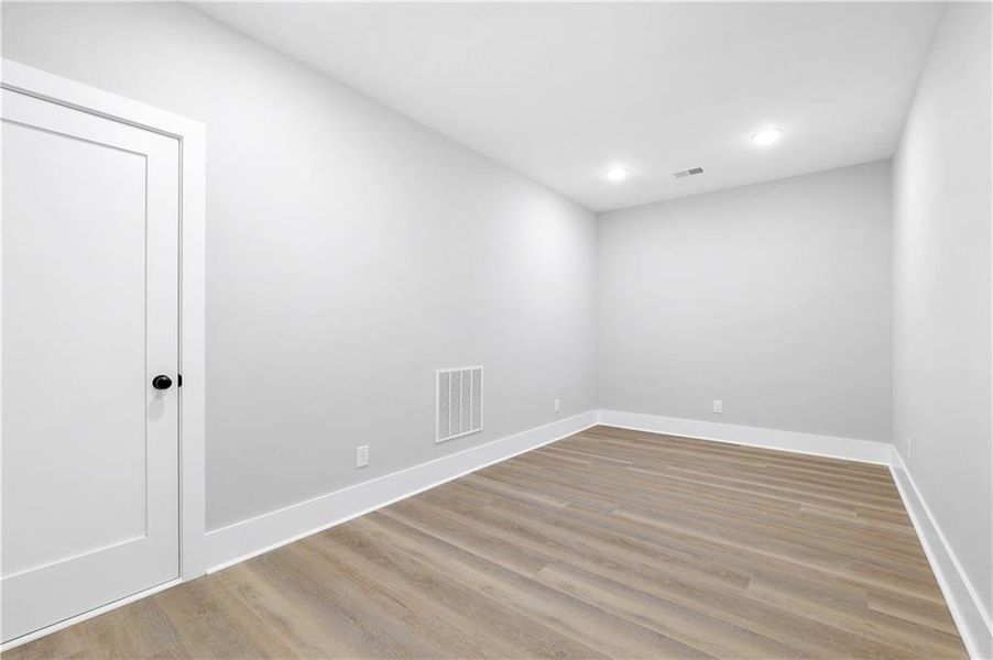 Spacious, unfurnished interior of a new home in , Brookhaven (Image 45).