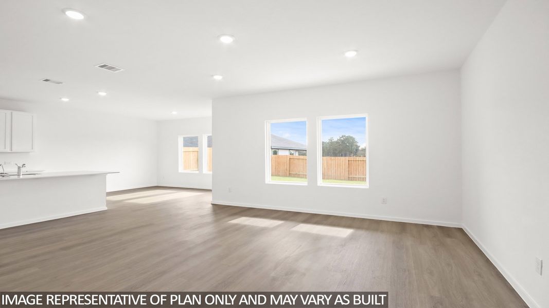 Spacious, unfurnished interior of a new home in Lake Conroe Cove, Willis (Image 11). Spacious, unfurnished interior of a new home in Lake Conroe Cove, Willis (Image 11).