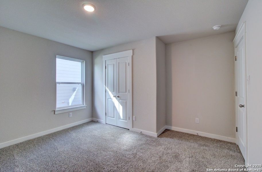 Spacious, unfurnished interior of a new home in Prairie Green, Converse (Image 8).