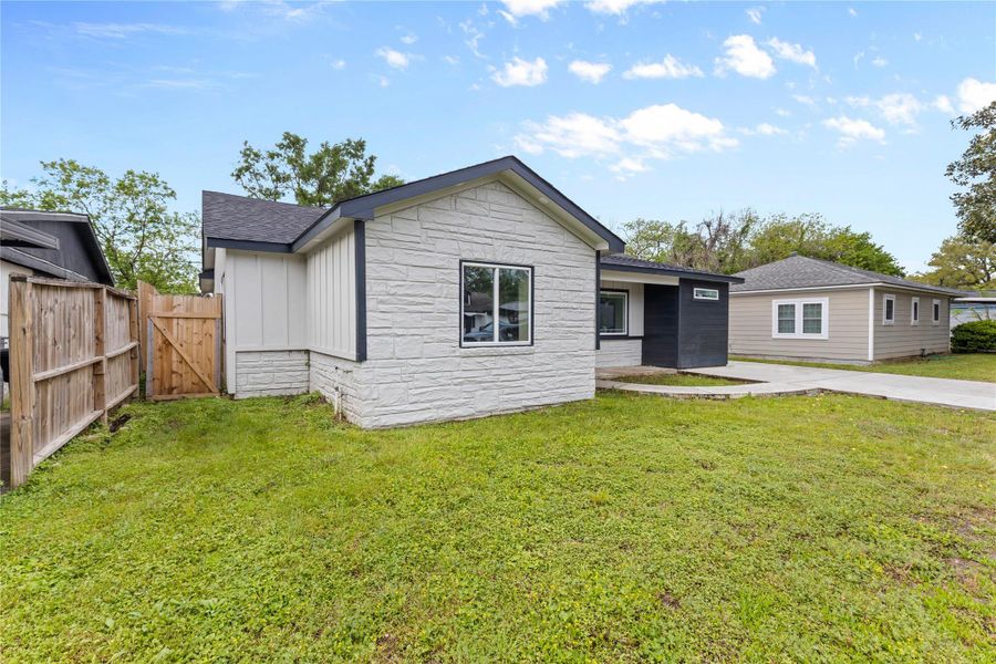 Beautiful stone exterior on an extended lot Beautiful stone exterior on an extended lot