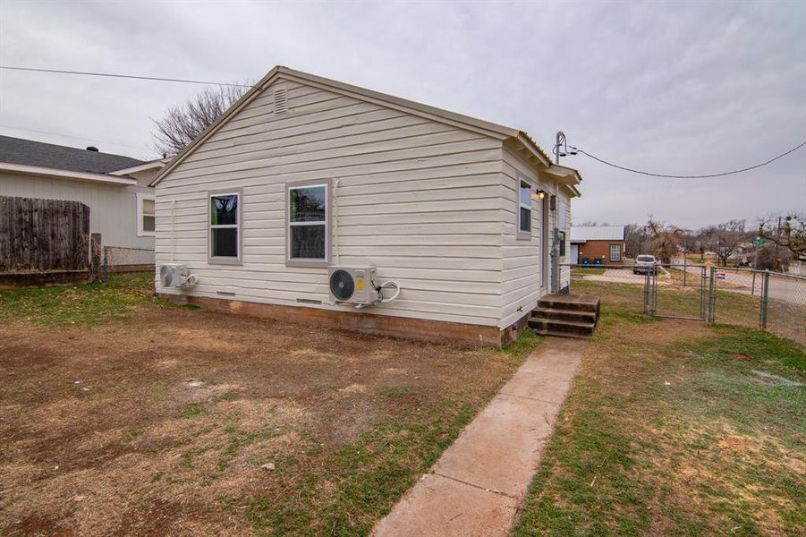 Exterior details and patio area of a home in , Sweetwater (Image 11).