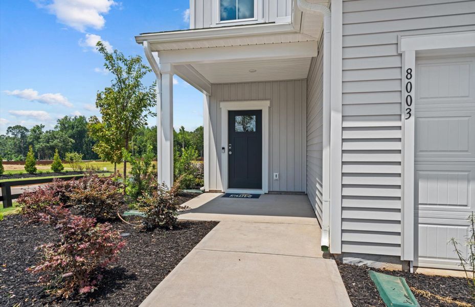 Representative exterior details of a home built from the Longspur by Pulte Homes in Crestview, Spartanburg (Image 27).
