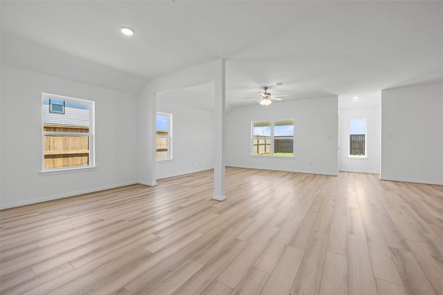 Spacious, unfurnished interior of a new home in Oakwood Estates, Waller (Image 19).
