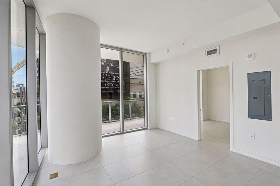 7-web-or-mls-Biscayne Blvd 201-S0409-007