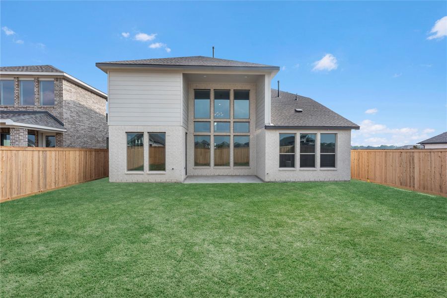 Representative image. Features, selections and colors may vary. Representative image. Features, selections and colors may vary.