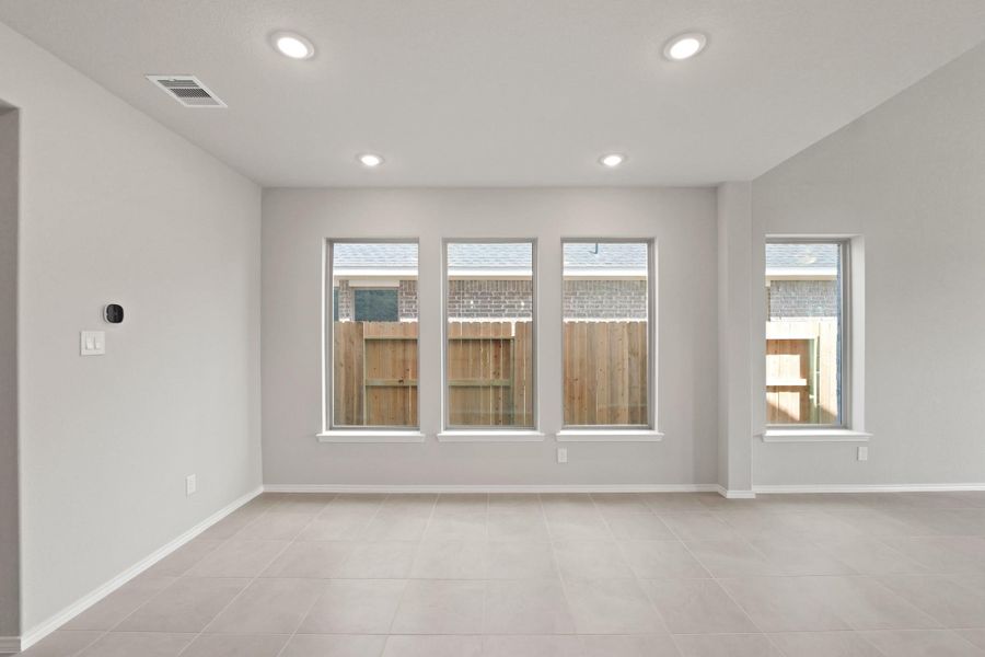 Spacious, unfurnished interior of a new home in The Trails, New Caney (Image 26).