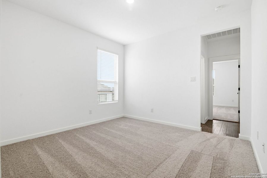 Spacious, unfurnished interior of a new home in Vista Ridge, Live Oak (Image 10).