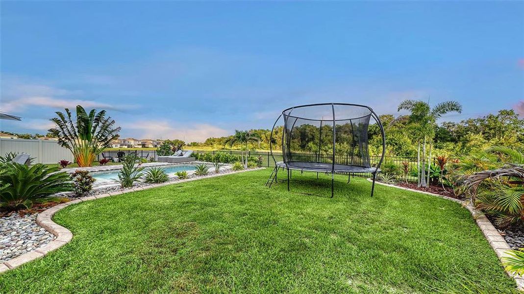 Community amenities in Bella Lago, Parrish (Image 35).