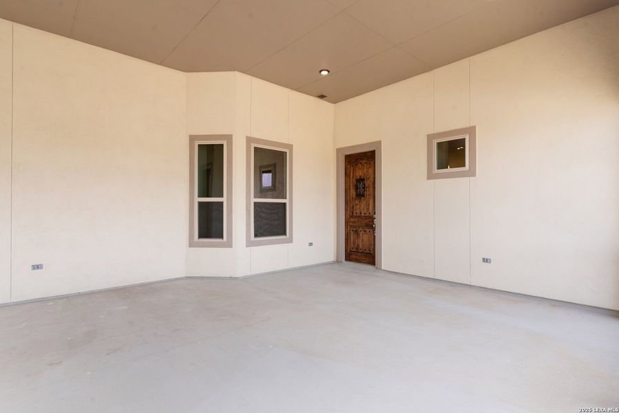 Exterior details and patio area of a home in Cibolo Crossing, Universal City (Image 24).