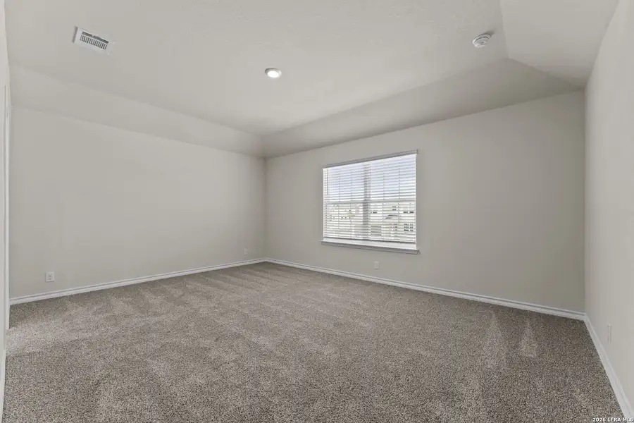 Spacious, unfurnished interior of a new home in Steele Creek, Cibolo (Image 18).