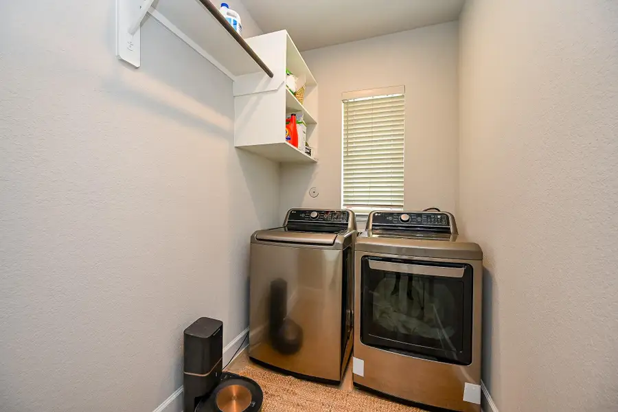 Image 10 of a home in The Grand Prairie 40'. Image 10 of a home in The Grand Prairie 40'.