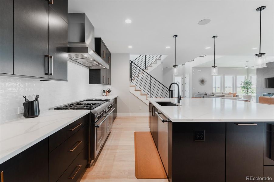 Prepare to be amazed by the walk-in pantry, where its vast expanse and meticulously crafted built-in shelves and drawers offer an impressive blend of storage and organization.