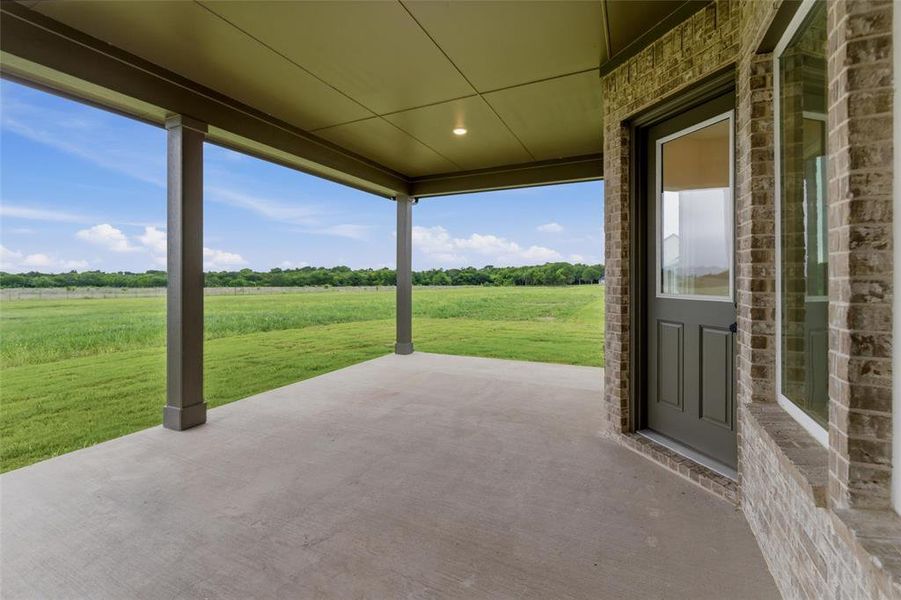 Covered patio featuring a concrete slab and ceiling-mounted lighting