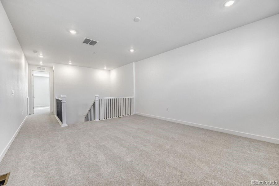 Spacious, unfurnished interior of a new home in Sunset Village, Erie (Image 12).