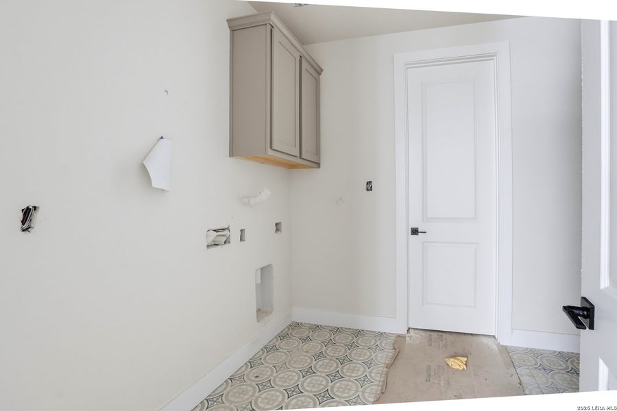 Spacious, unfurnished interior of a new home in , New Braunfels (Image 10).