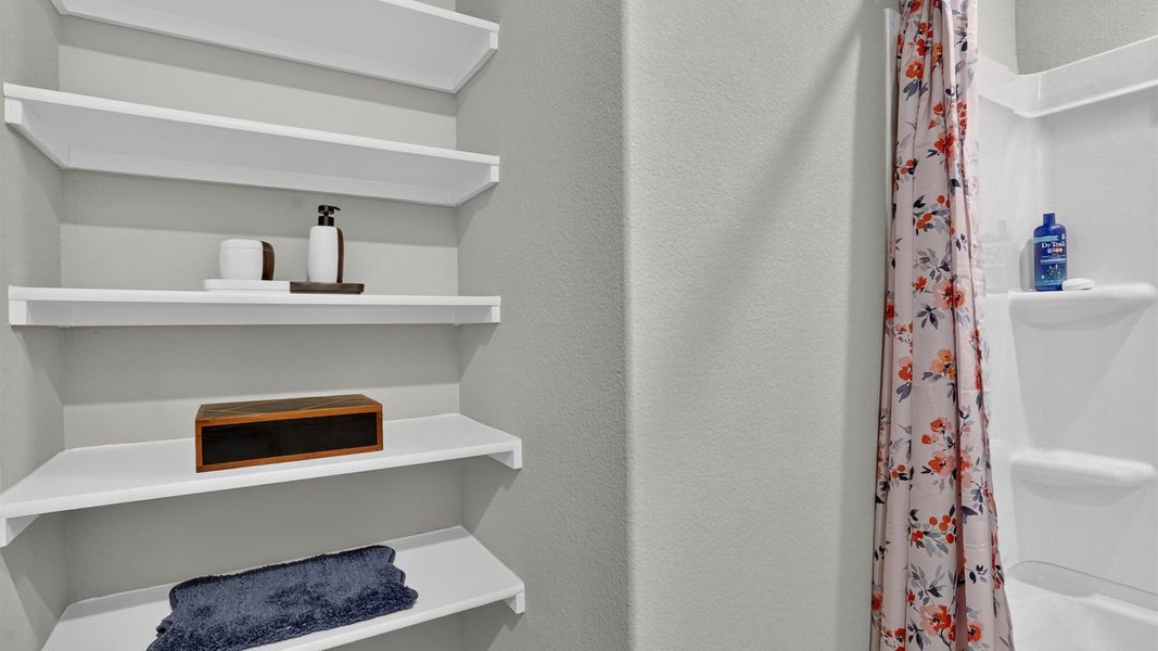Representative interior finishes for a home built from the Baylor by D.R. Horton in Monarch at the Meadows, Denton (Image 22).