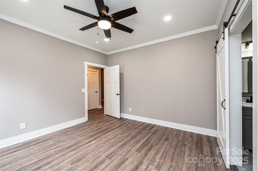 Spacious, unfurnished interior of a new home in , Lenoir (Image 37).