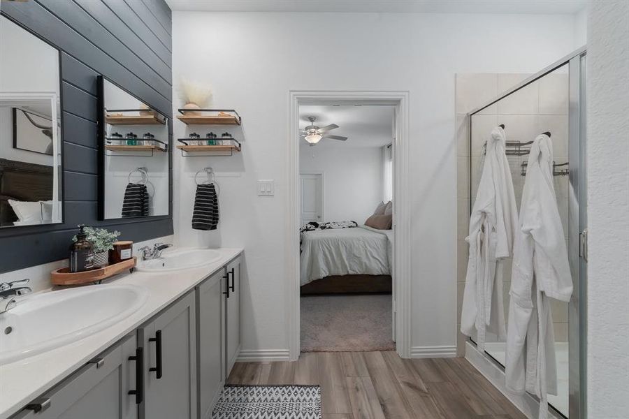 Bathroom featuring vanity, curtained shower, hardwood / wood-style floors, and ceiling fan