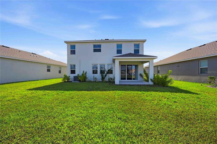 Exterior details and patio area of a home in Coddington, Bradenton (Image 34).