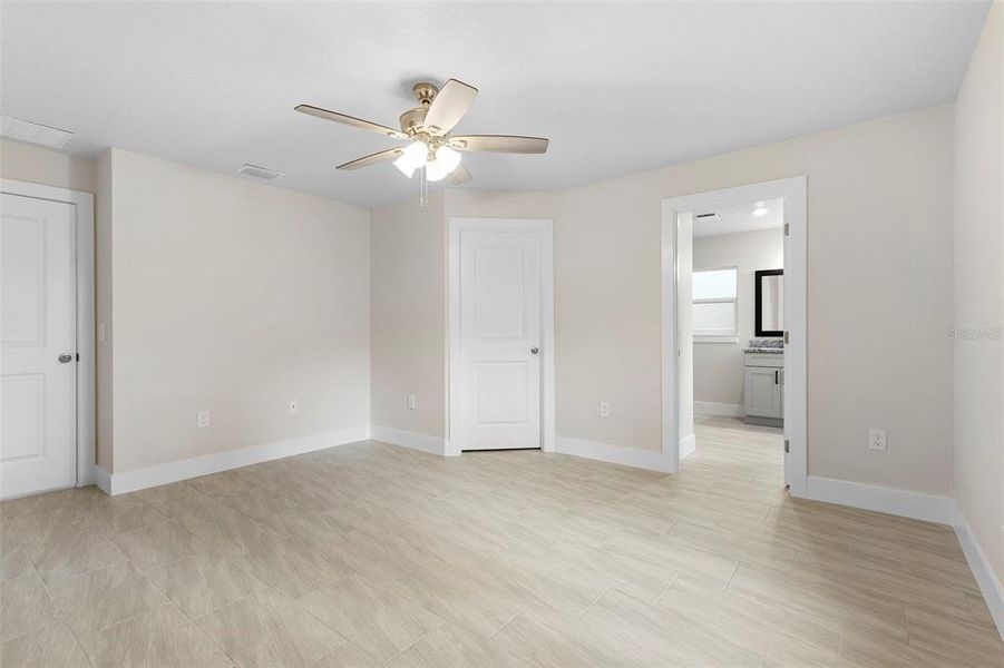 Spacious, unfurnished interior of a new home in , Deland (Image 26).